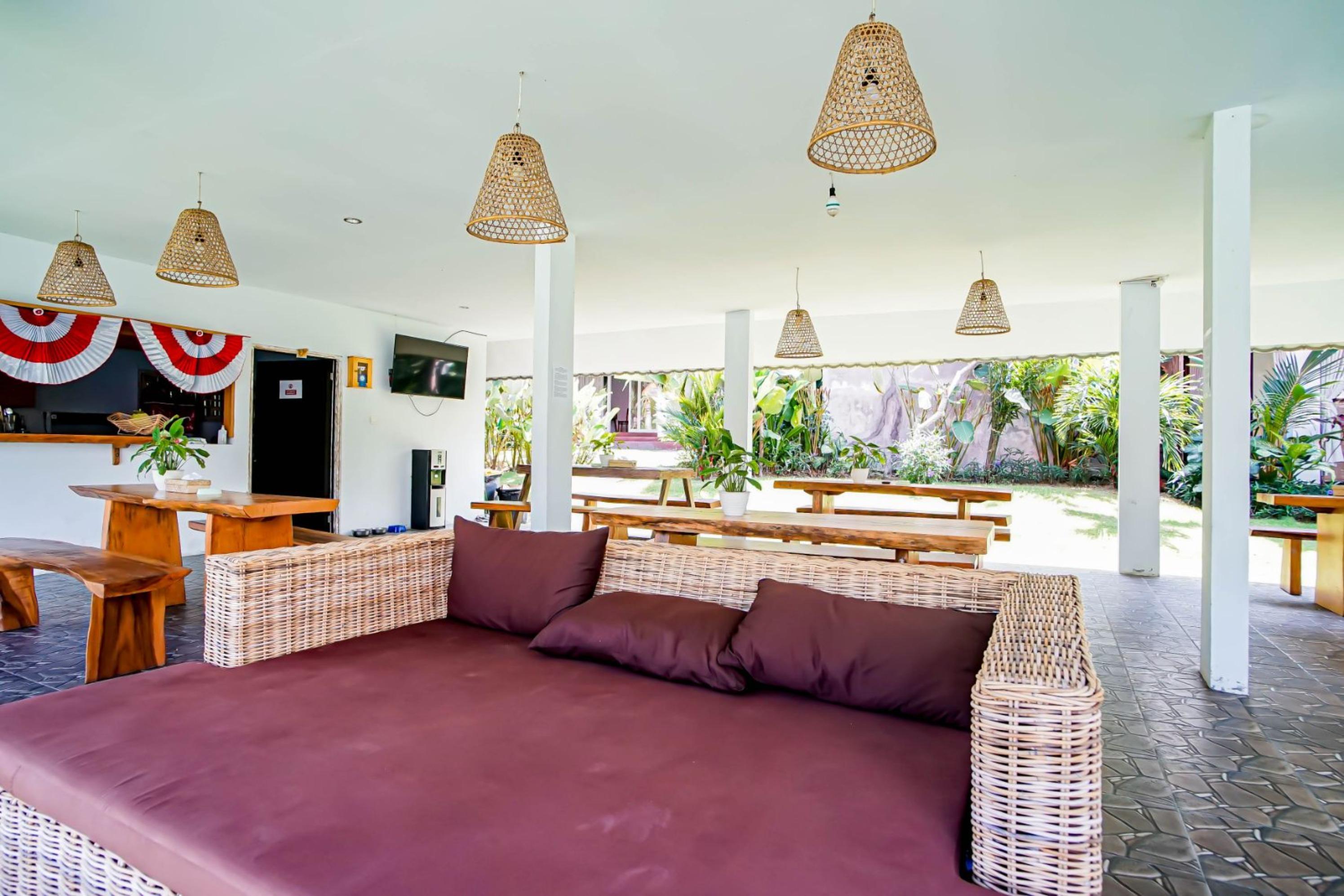 Agung Wiwin Homestay & Restaurant Mengwi Экстерьер фото